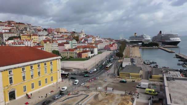 Повітряний вид над Комерційною площею в Лісабоні під назвою Praca do Comercio - центральна ринкова площа - Місто Лісабон, Португалія - 5 листопада 2019 — стокове відео