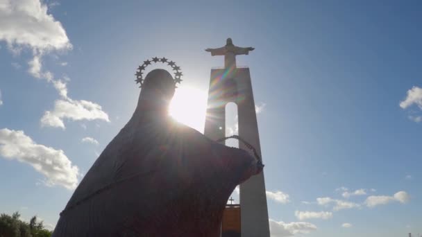 Άγαλμα του Χριστού στο λόφο της Λισαβόνας Almada ονομάζεται Cristo Rei — Αρχείο Βίντεο