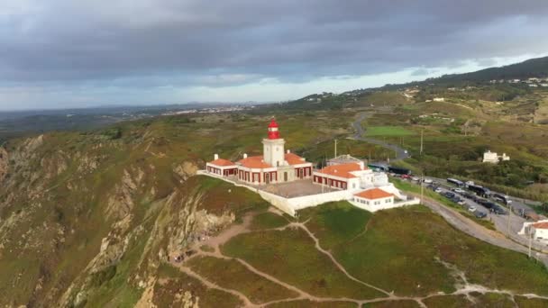 De vuurtoren van Cape Roca in Portugal genaamd Cabo da Roca - luchtfoto — Stockvideo