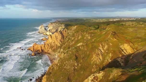 O farol do Cabo Roca em Portugal chamado Cabo da Roca - vista aérea — Vídeo de Stock