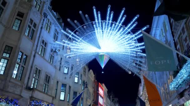 Magnifique décoration de Noël dans les rues de Londres - LONDRES, ANGLETERRE - 11 DÉCEMBRE 2019 — Video