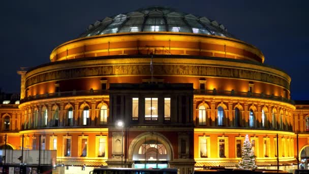 伦敦皇家阿尔伯特厅（英语：Royal Albert Hall London by night - London, England - December 11, 2019） — 图库视频影像