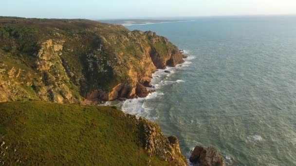 Tanjung Roca di Sintra Natural Park oseanfront pemandangan udara — Stok Video