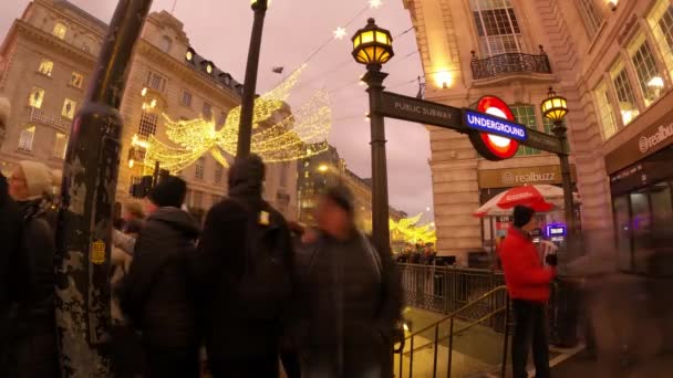 London Piccadilly Circus - timelapse shot - LONDRES, INGLATERRA - 10 DE DICIEMBRE DE 2019 — Vídeos de Stock