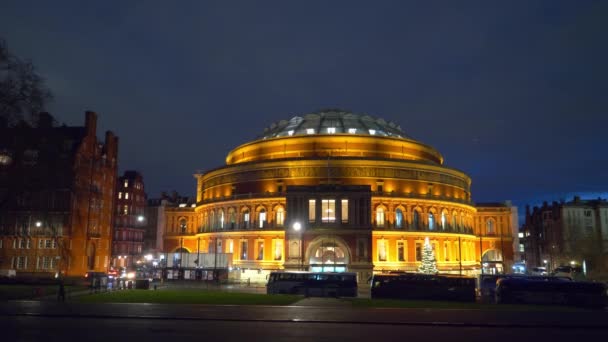 Famosa Royal Albert Hall Londra - vista serale - LONDRA, Inghilterra - 11 DICEMBRE 2019 — Video Stock