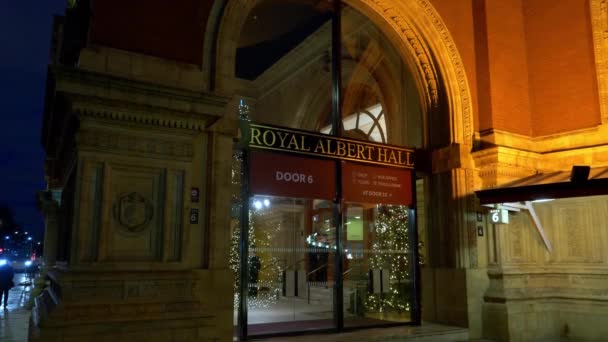 Célèbre Royal Albert Hall Londres - vue du soir - LONDRES, ANGLETERRE - 11 DÉCEMBRE 2019 — Video