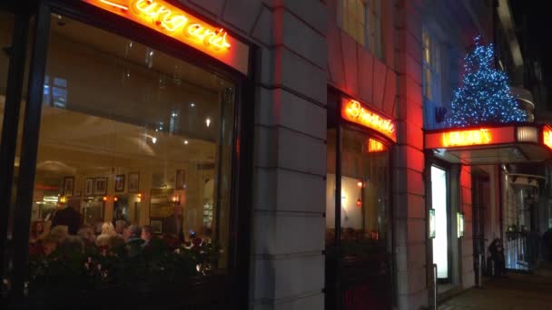 Exkluzivní restaurace Langans v Londýně Mayfair - Londýn, Anglie - 11. prosince 2019 — Stock video