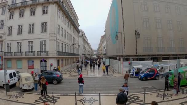 Lizbon 'daki ünlü Augusta Caddesi' nde yürümek - Lizbon Şehri - 5 Kasım 2019 — Stok video