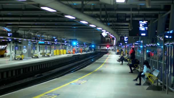 Blackfriars station in london - london, england - 11. Dezember 2019 — Stockvideo