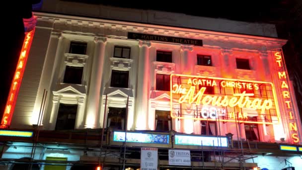 Teatro Saint martins Londres peças Agatha Christies ratoeira - LONDRES, ENGLÂNDIA - DEZEMBRO 11, 2019 — Vídeo de Stock