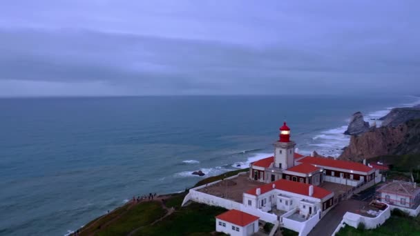De vuurtoren van Cape Roca in Portugal genaamd Cabo da Roca - luchtfoto — Stockvideo