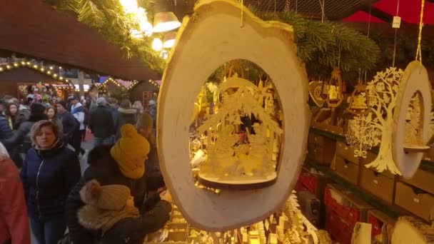 Julmarknad på Leicester Square London - London, England - 10 december 2019 — Stockvideo