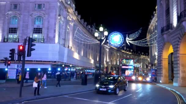 Piccadilly circus Londres no Natal - LONDRES, ENGLÂNDIA - DEZEMBRO 11, 2019 — Vídeo de Stock