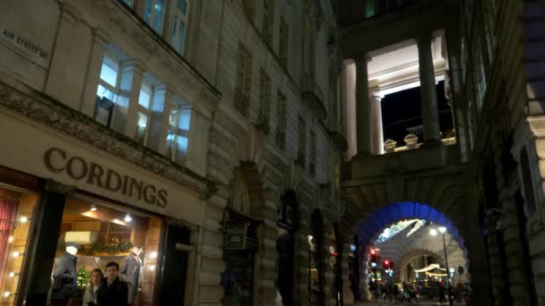 Air street at Piccadilly circus in London - LONDON, ENGLAND - DECEMBER 11, 2019 — 비디오