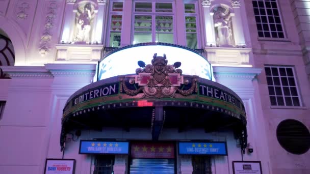 Teatro de critérios no Piccadilly circus Londres - LONDRES, ENGLÂNDIA - DEZEMBRO 11, 2019 — Vídeo de Stock