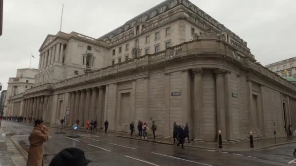Bank of England och Royal Exchange i London - vidvinkelvy - London, England - 10 december 2019 — Stockvideo