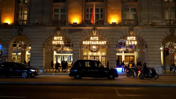 Famoso Ritz Hotel a Londra - LONDRA, Inghilterra - 11 DICEMBRE 2019 — Video Stock