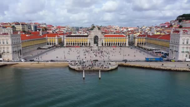 Aerial view over Commerce Square in Lisbon called Praca do Comercio - the central market square — 비디오