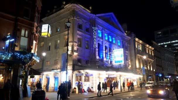 Duke of York színház Londonban játszik Touching the Void - London, Anglia - december 11, 2019 — Stock videók