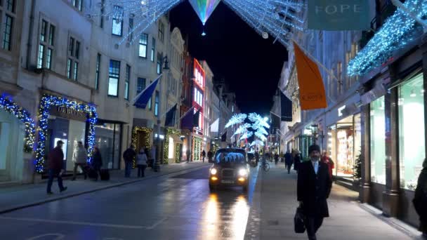 Splendida decorazione natalizia per le strade di Londra - LONDRA, INGHILTERRA - 11 DICEMBRE 2019 — Video Stock