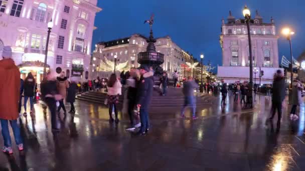 Time lapse shot van Piccadilly Circus in Londen met Kerstmis — Stockvideo