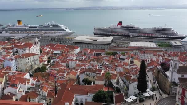 Aerial view over the historic Alfama district of Lisbon - CITY OF LISBON, PORTUGAL - NOVEMBER 5, 2019 — 비디오