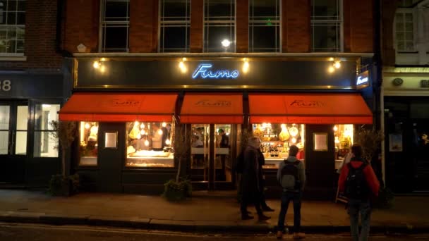 Restaurante Fumo en Londres - LONDRES, INGLATERRA - 11 DE DICIEMBRE DE 2019 — Vídeo de stock