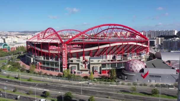 Самый известный футбольный стадион в Лиссабоне - Estadio da Luz of Benfica - CITY OF LISBON, PORTUGAL - 5 ноября 2019 года — стоковое видео