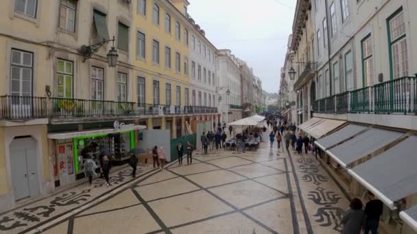 Strefa dla pieszych przy ulicy Augusta w centrum Lizbony - Miasto Lizbona, Portugalia - 5 listopada 2019 — Wideo stockowe