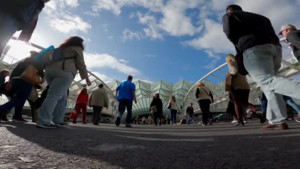 Beroemd treinstation Oriente in Lissabon - stad Lissabon, Portugal - 5 november 2019 — Stockvideo