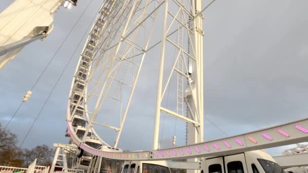 伦敦世博会上摩天轮的广角镜- 2019年12月10日 — 图库视频影像