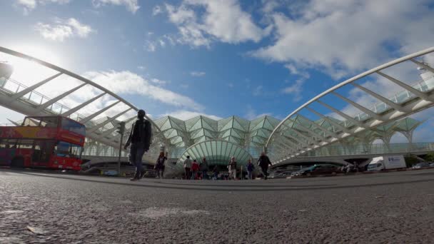 Famous Oriente Train Station in Lisbon - Πόλη της Λισαβόνας, Πορτογαλία - 5 Νοεμβρίου 2019 — Αρχείο Βίντεο