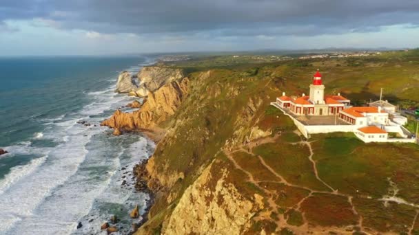 Portugal de cima - Cabo da Roca com o seu famoso farol — Vídeo de Stock