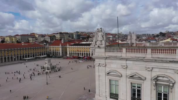 Lisabon - Centrální náměstí s názvem Praca do Comercio - Město Lisabonu, Portugalsko - 5. listopadu 2019 — Stock video