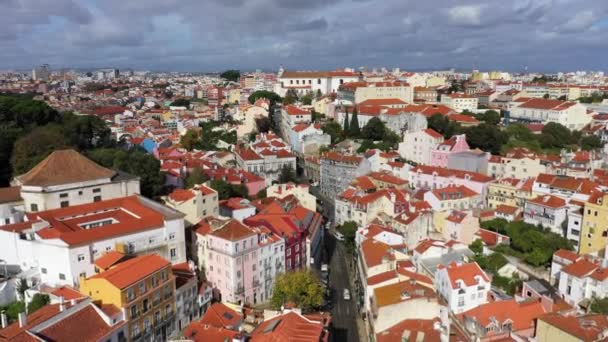 Alfama heuvel in Lissabon van bovenaf — Stockvideo