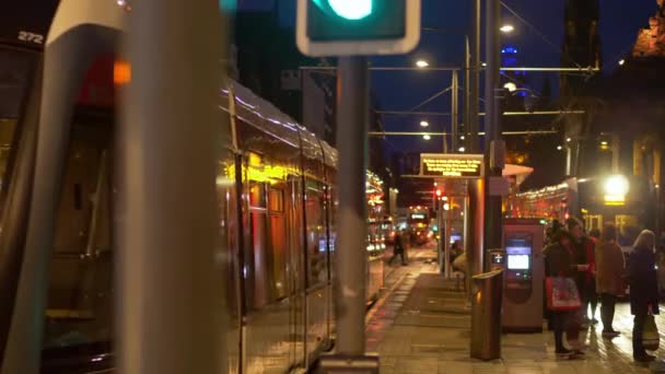 美しいプリンセス ストリート 夜にエディンバラ イギリス エディンバラ 2020年1月10日 — ストック動画
