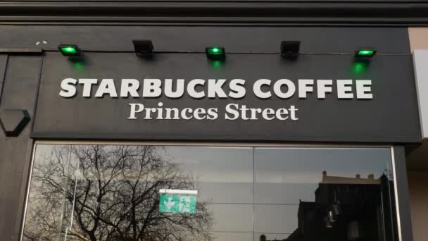 Starbucks Coffee Princes Street Edinburgh Edinburgh United Kingdom January 2020 — Stockvideo