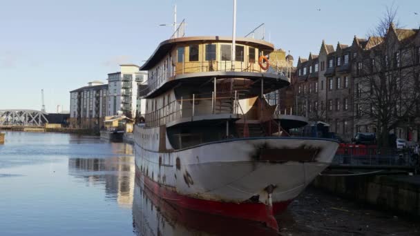 Edinburgh Ngiltere Deki Leith Kanallarında Eski Bir Gemi Ocak 2020 — Stok video