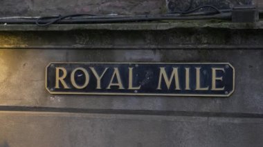 Edinburgh 'daki Royal Mile sokak tabelası - seyahat fotoğrafçılığı