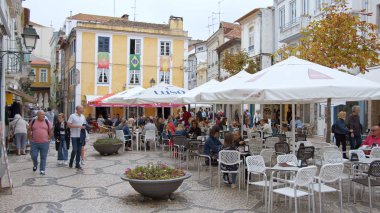 Aveiro şehir merkezindeki pazar meydanı - Aveiro, Portekiz - 17 Ekim 2019