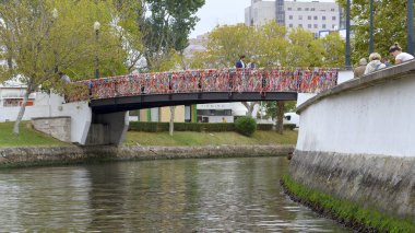 Portekiz 'deki Aveiro Kanalları ve Köprüleri - Aveiro, Portekiz - 17 Ekim 2019