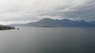 İsviçre 'de Vierwaldstaetter adında harika bir göl.