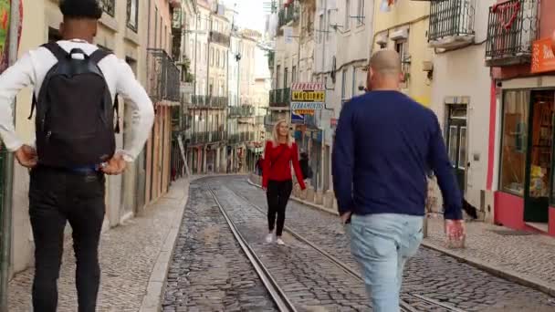 Söt Flicka Reser Till Lissabon För Sightseeing Lissabon Portugal Oktober — Stockvideo