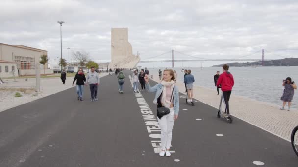 Die Ufer Des Tagus Sind Ein Beliebter Spaziergang Lisbon Lisbon — Stockvideo