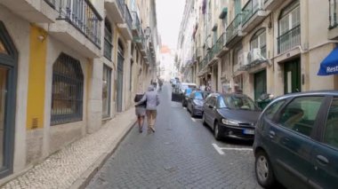 Lizbon 'un tarihi bölgesinde tipik bir manzara - Lizbon, Portekiz - 5 Kasım 2019