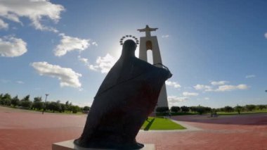 Lizbon tepesindeki İsa heykelinin adı Cristo Rei - Lizbon, Portekiz - 5 Kasım 2019