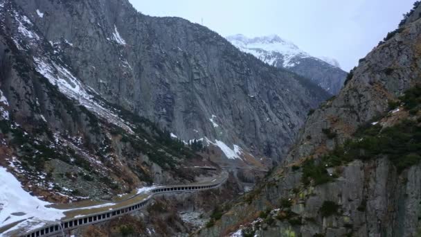 Wunderschöne Verschneite Winterlandschaft Den Alpen Luftaufnahmen — Stockvideo