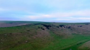 İngiltere 'nin Jurassic sahilindeki yeşil çayırlar - hava görüntüleri