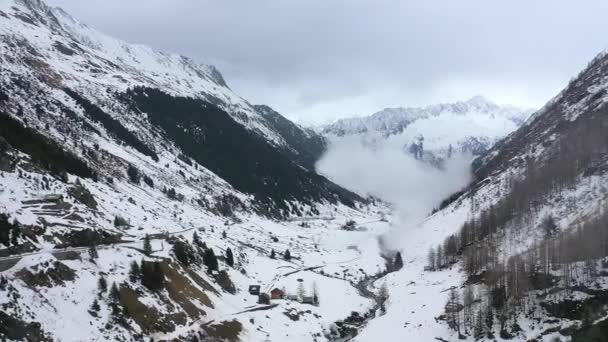 Flyg Över Snöiga Berg Vintern Underbara Schweiziska Alperna Flygbilder — Stockvideo