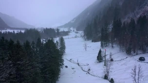 Υπέροχο Χιονισμένο Τοπίο Χειμώνα Στις Άλπεις Εναέρια Άποψη — Αρχείο Βίντεο